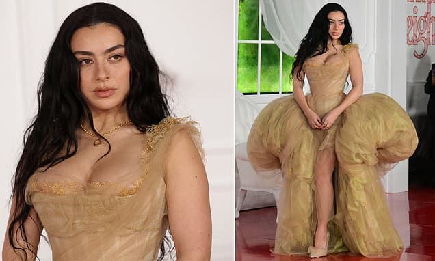 British Pop Star Charli XCX Shines at Wuthering Heights Premiere