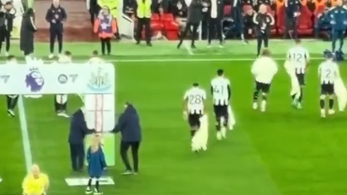 Newcastle Stars Abandon Young Mascot in Shameful Display