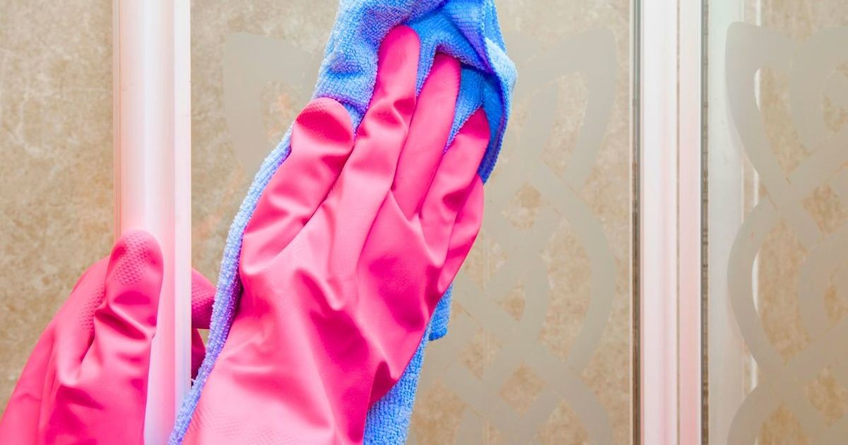 The 30-Second Ritual That Keeps Your Shower Screen Spotless